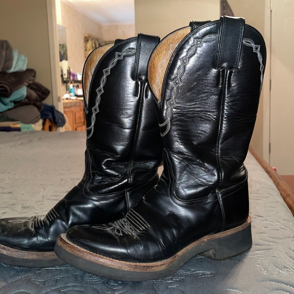 Women’s cowgirl boots